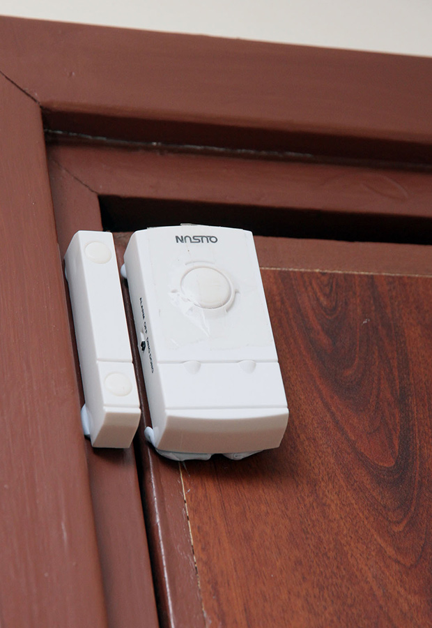 Door contact reminder